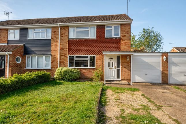 3 bed property, in Sarum Crescent, £450,000