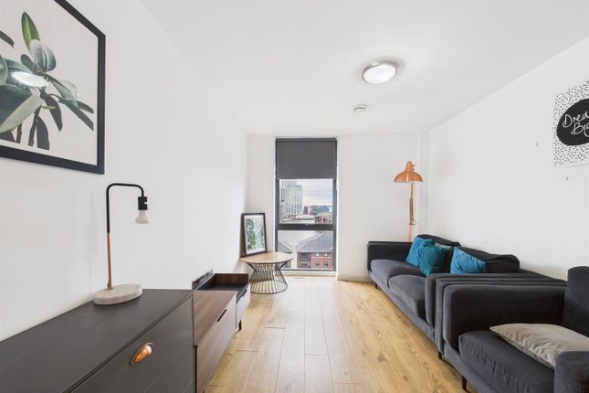 2 bed property, in Quay Central, £240,000