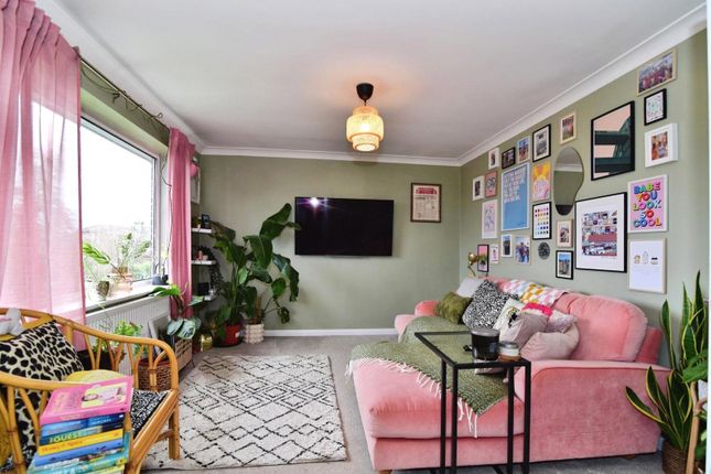 2 bed property, in Coral Drive, £117,000