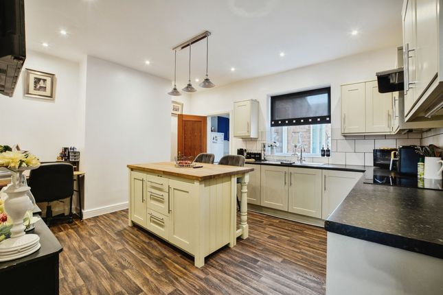 3 bed property, in Clifton Grove, £185,000