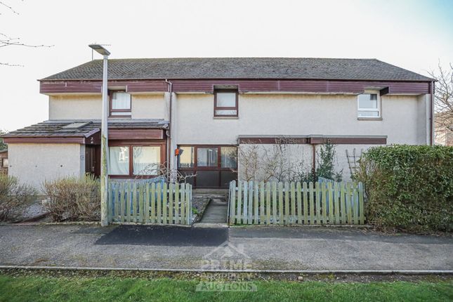 2 bed property, in 12 Tullochgorum Gardens, £65,000
