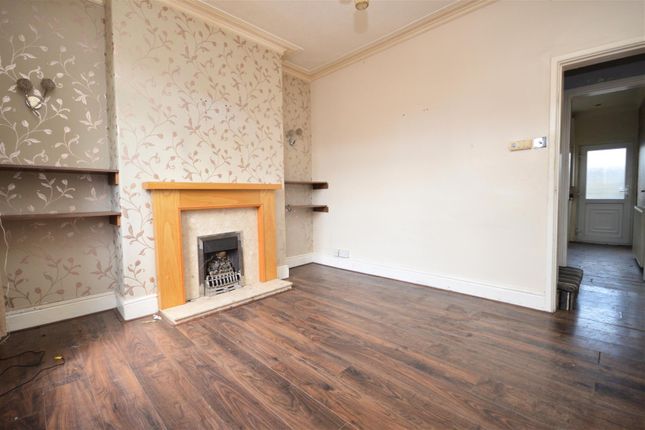 2 bed property, in Stanley Street, £115,000