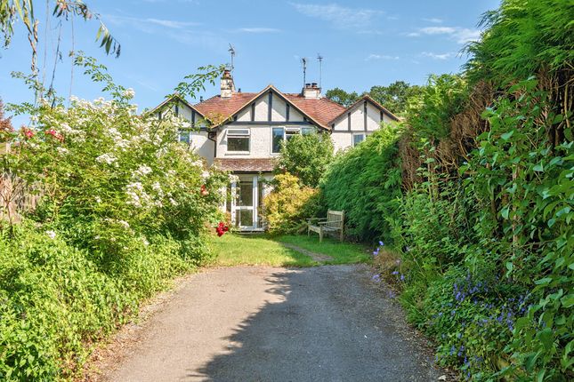 2 bed property, in Portsmouth Road, £475,000