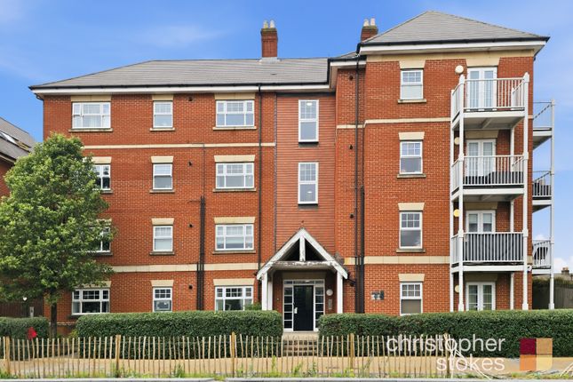 2 bed property, in Waltham House, £275,000
