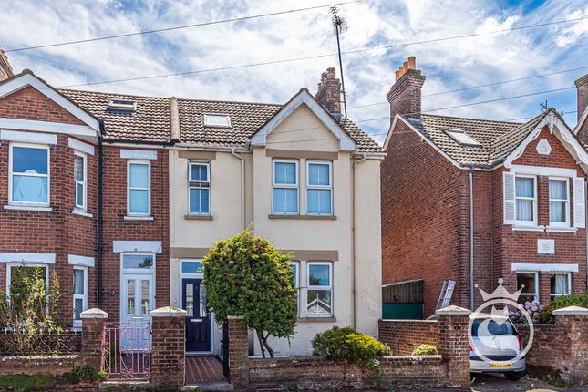 3 bed property, in Tatnam Road, £350,000