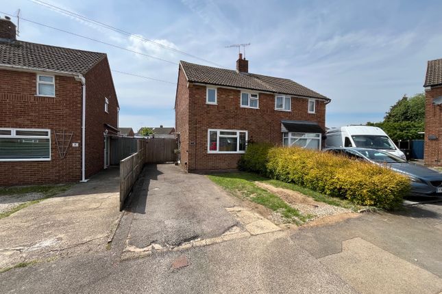 2 bed property, in Hornsby Close, £300,000