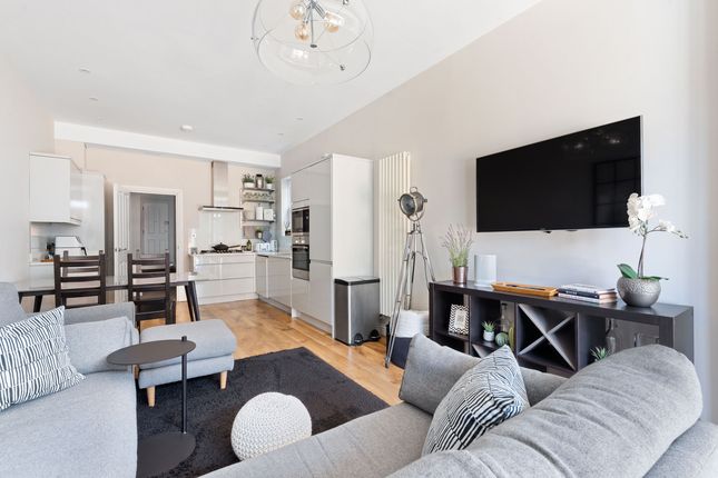 2 bed property, in Cavendish Road, £825,000