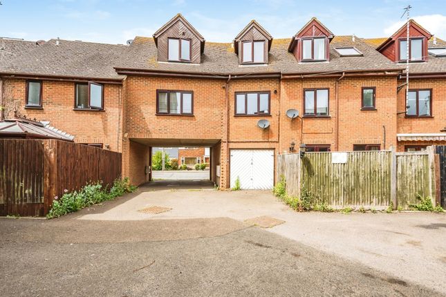 3 bed property, in Wawmans Mews, £325,000