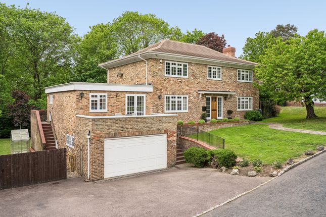 5 bed property, in Woodbank Avenue, £1,575,000