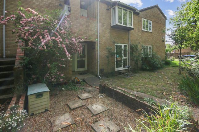 1 bed property, in Cromwell Place, £175,000