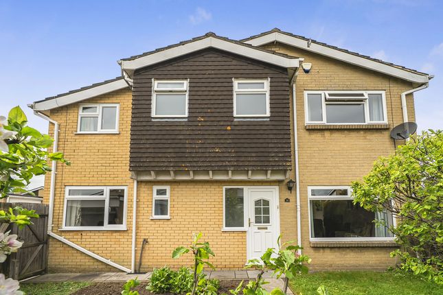 5 bed property, in Buckles Close, £700,000