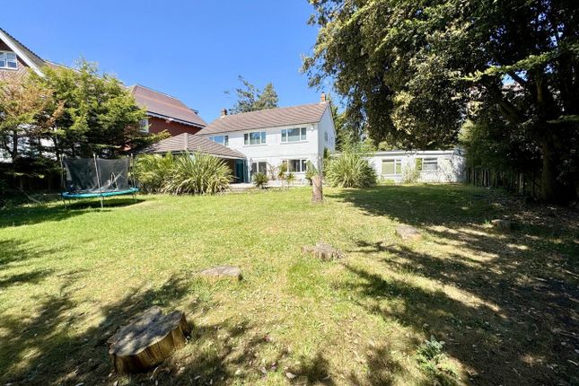 6 bed property, in Sandbanks Road, £800,000