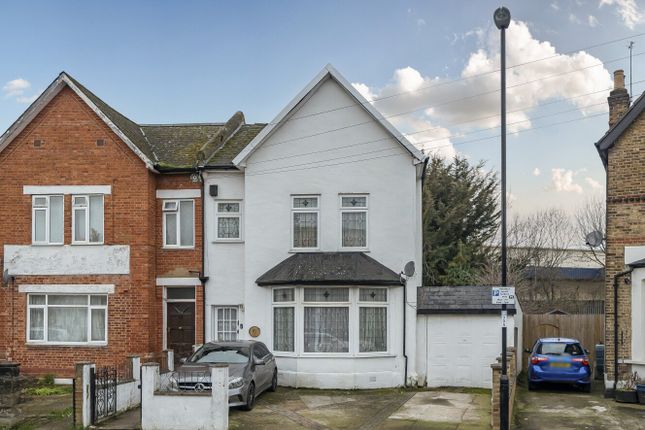 4 bed property, in Barmeston Road, £725,000