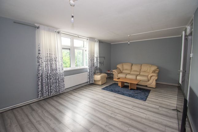 2 bed property, in Kashmir Road, £145,000