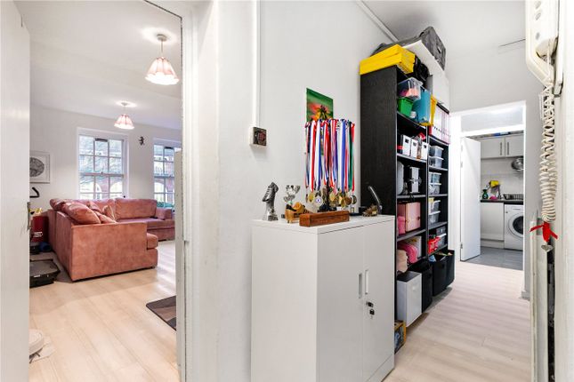 1 bed property, in Club Row, £500,000