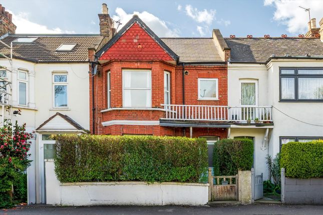 2 bed property, in Greenford Avenue, £400,000