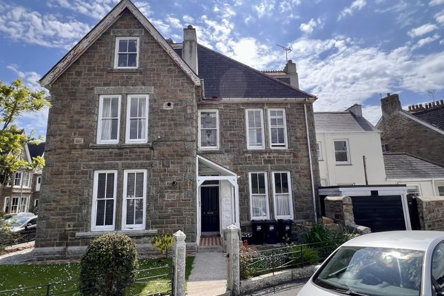 6 bed property, in Alexandra Place, £550,000
