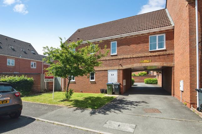 2 bed property, in Sannders Crescent, £170,000