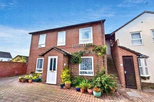 4 bed property, in Pound Close, £500,000
