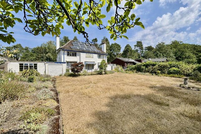 5 bed property, in Crawley Hill, £850,000