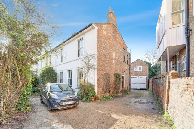 3 bed property, in Kimbolton Road, £429,000