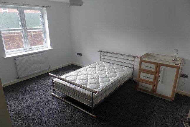 2 bed property, in Rosehill, £115,000