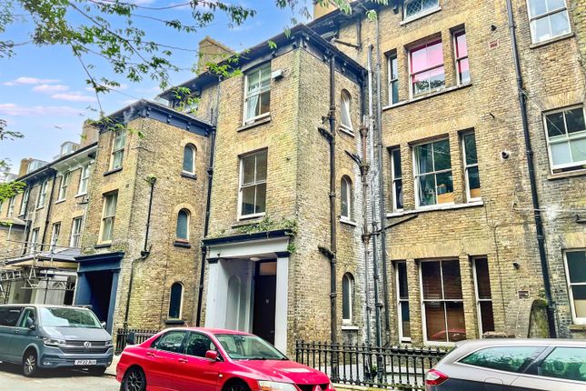 2 bed property, in First Floor Flat, £99,995