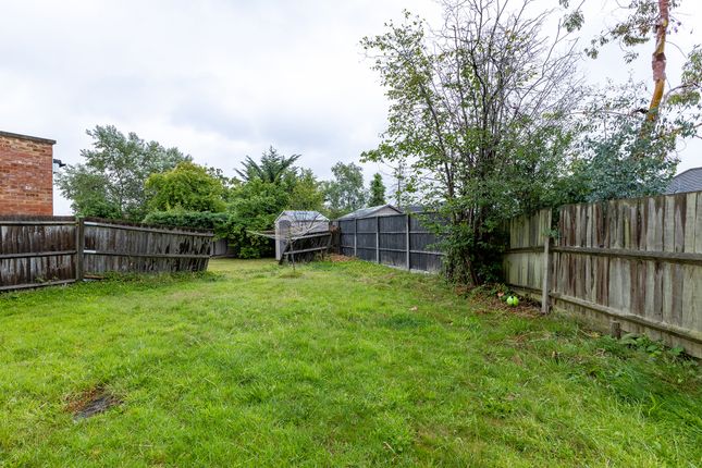 5 bed property, in Kenilworth Road, £900,000
