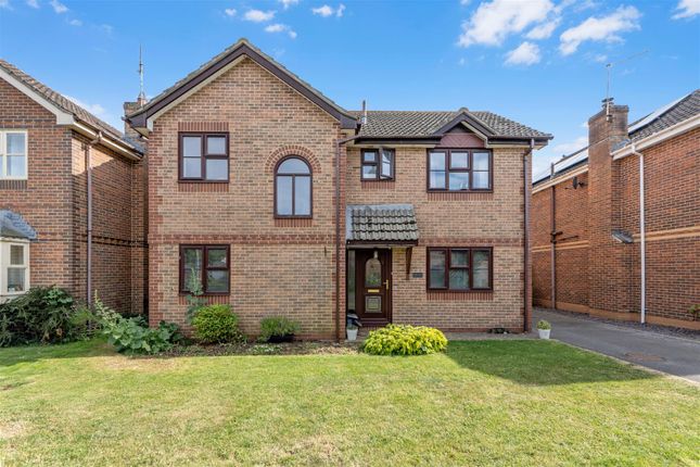 4 bed property, in Selwood Close, £425,000