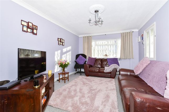 4 bed property, in Bushey Grove, £400,000