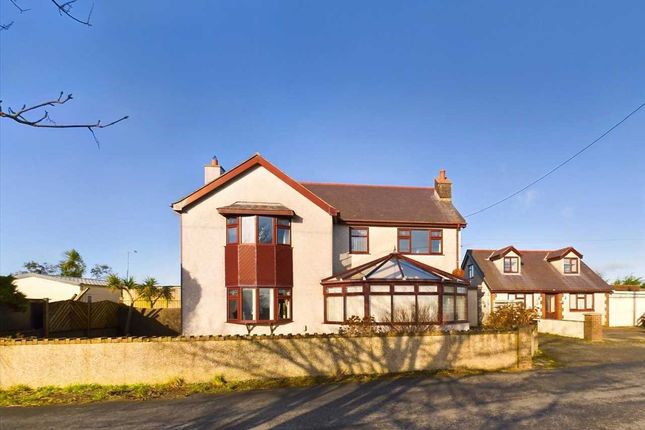 5 bed property, in Rhiangwyn & Rhiangwyn Cottage, £540,000