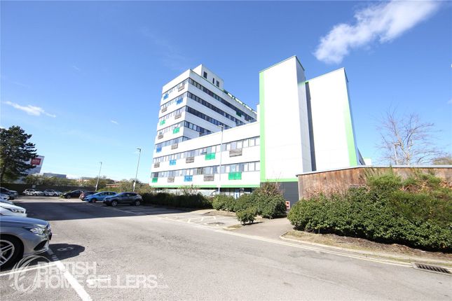 2 bed property, in Kings Road, £235,000