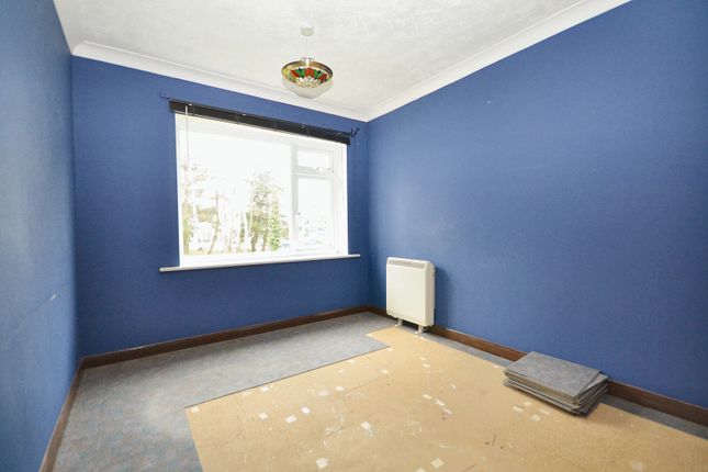 2 bed property, in Freshwater Drive, £100,000