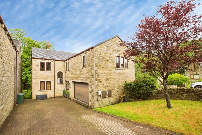 5 bed property, in April Gardens, £535,000