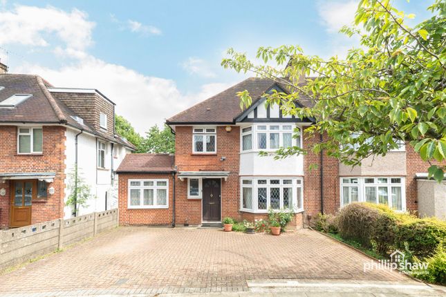 3 bed property, in Manor Park Gardens, £835,000