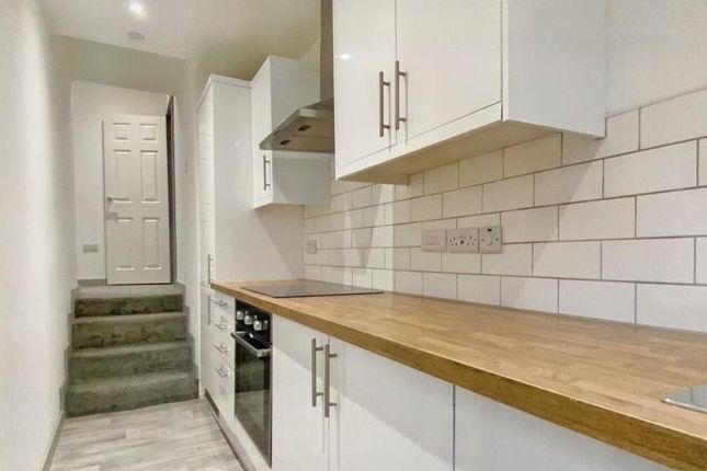 1 bed property, in Union Street, £85,000