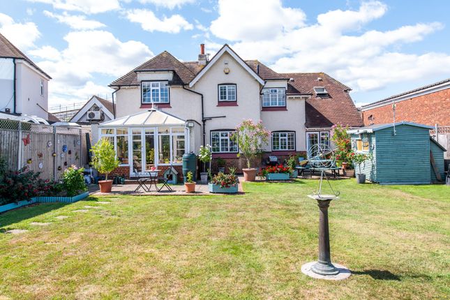 4 bed property, in Singlewell Road, £795,000