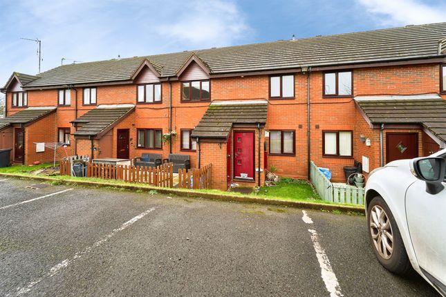 2 bed property, in Cinder Way, £105,000