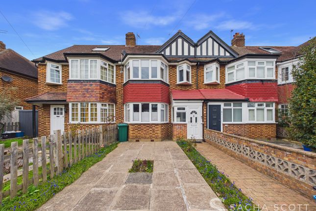 3 bed property, in Dukes Avenue, £825,000