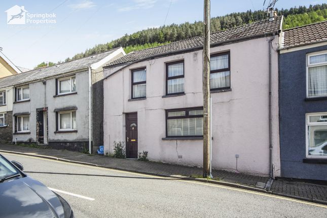 3 bed property, in High Street, £140,000