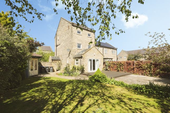 3 bed property, in St. Thomas A Becket Walk, £500,000