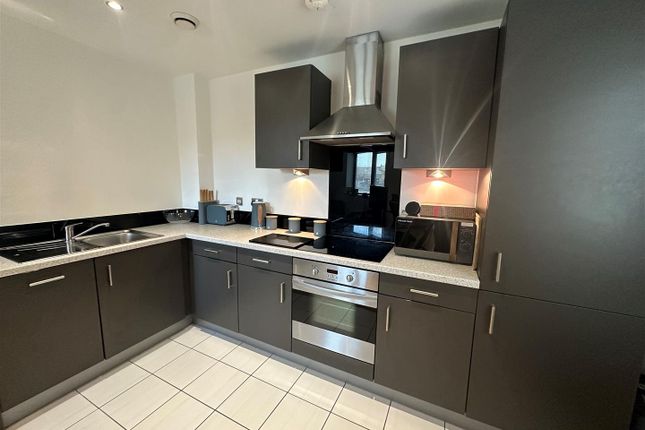 1 bed property, in Salts Mill Road, £75,000