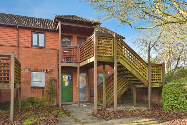 1 bed property, in Buzzacott Lane, £125,000
