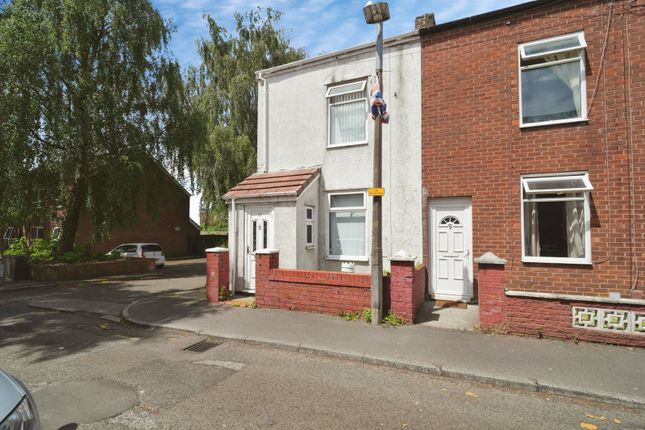 2 bed property, in Bain Street, £180,000