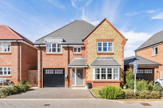 4 bed property, in Richings Place, £485,000