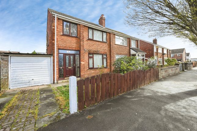 3 bed property, in Carr Lane, £225,000