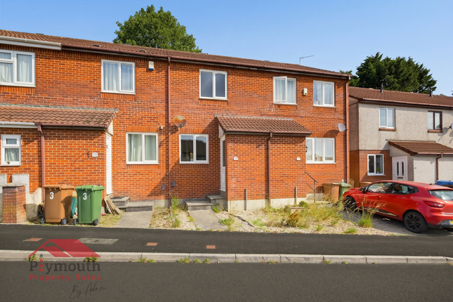 2 bed property, in Coombe Way, £180,000