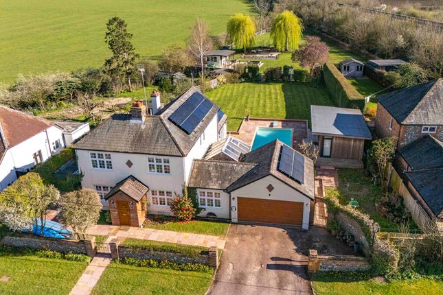 4 bed property, in Ilmer, £1,150,000