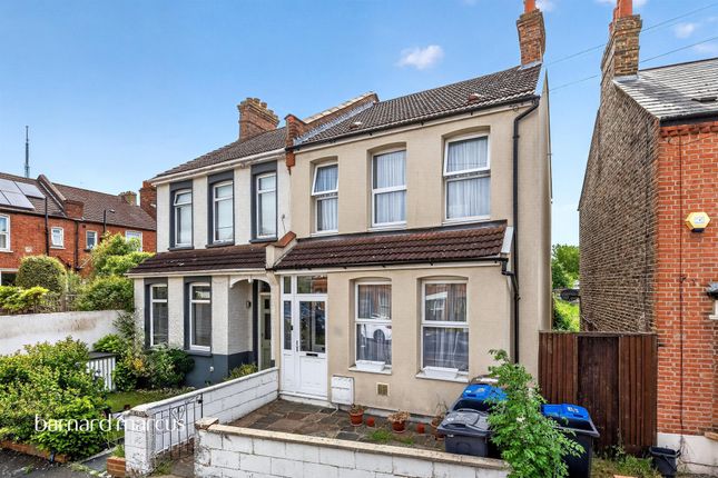 3 bed property, in Cranbrook Road, £475,000