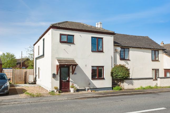 3 bed property, in High Street, £190,000